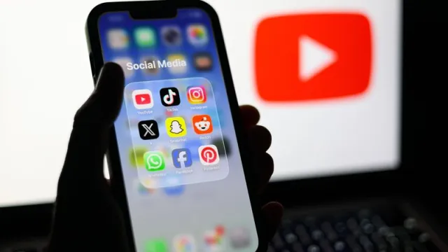 Fransa'da 15 yaş altına sosyal medya yasağı yolda